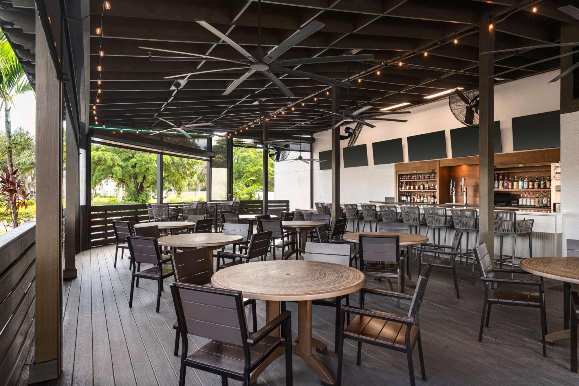 Doubletree By Hilton Fort Myers At Bell Tower Shops Ngoại thất bức ảnh
