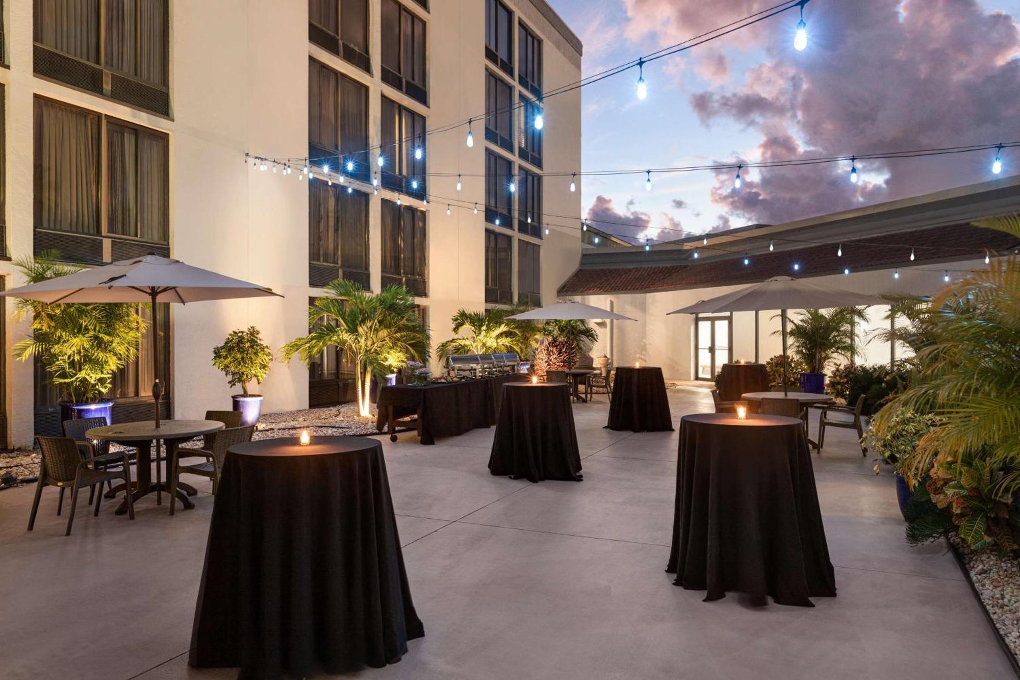 Doubletree By Hilton Fort Myers At Bell Tower Shops Ngoại thất bức ảnh